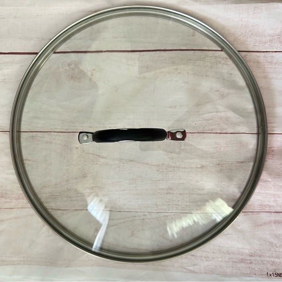 Tempered Glass Lid Inner Diameter 11.5” Reference # Y7F24 - Picture 1 of 5